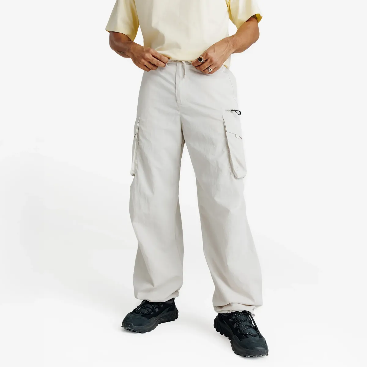 Bež široke sportske kargo pantalone
