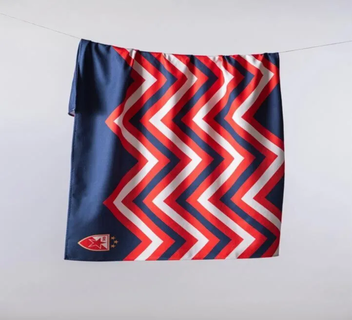 PLAZNI PEŠKIR CRVENA ZVEZDA 70 CM X 140 CM-TEGET KRIVA