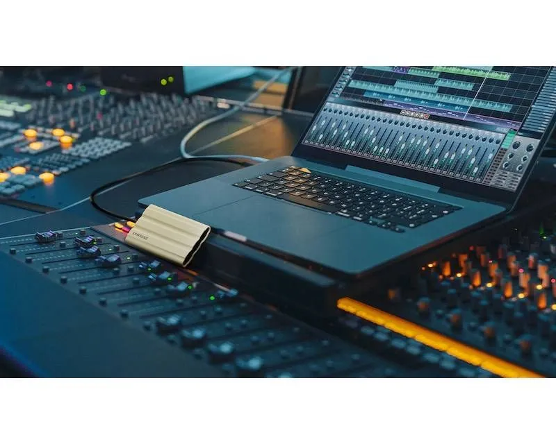 SAMSUNG Portable T7 Shield 2TB bež eksterni SSD MU-PE2T0K