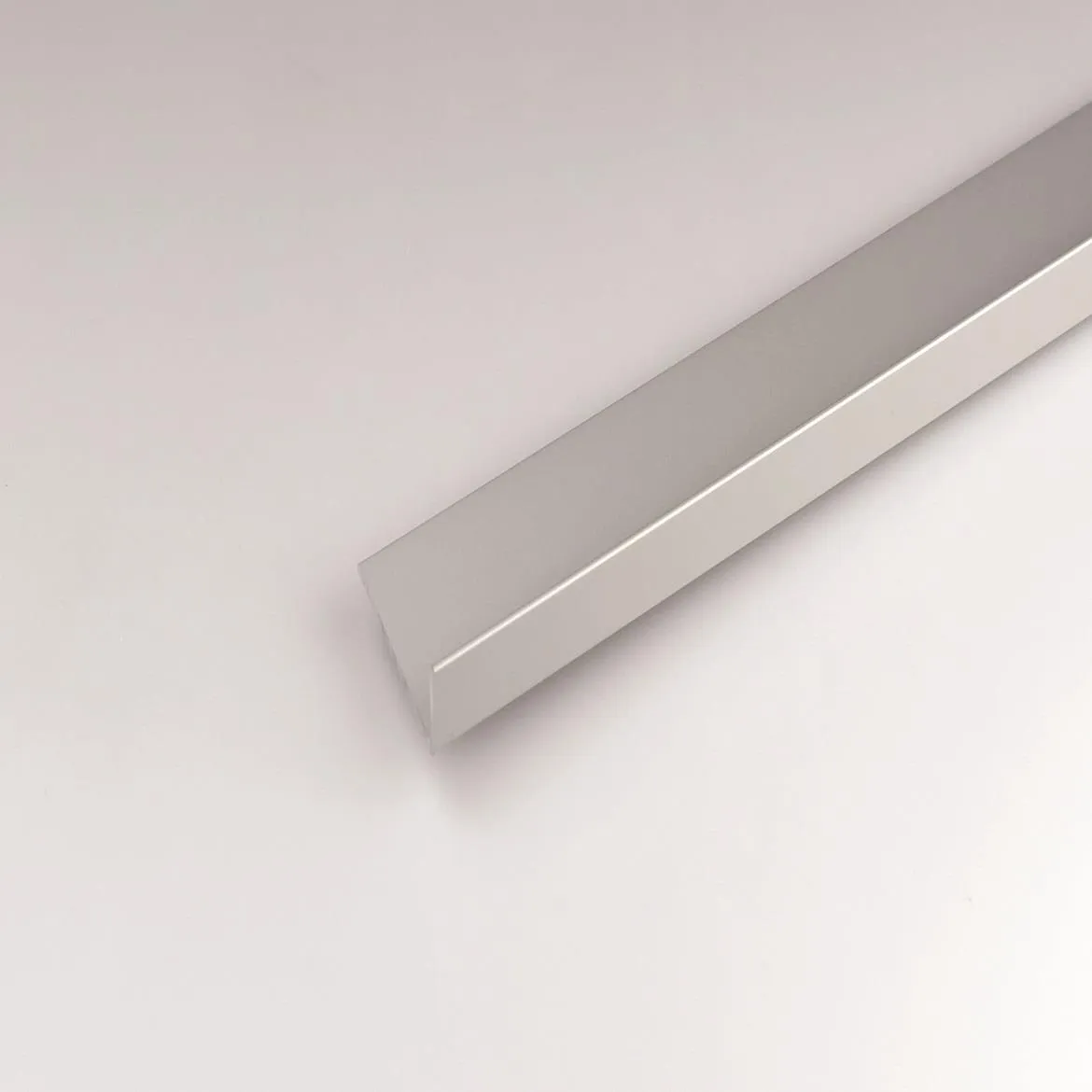 Srebrni aluminijumski ugaoni profil 30x15x2000