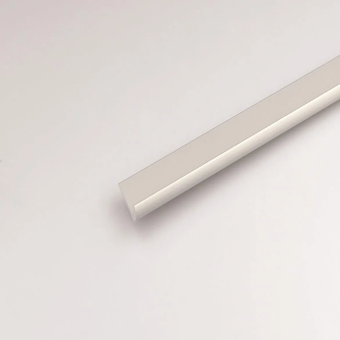 Srebrni aluminijumski završni profil 16x1000