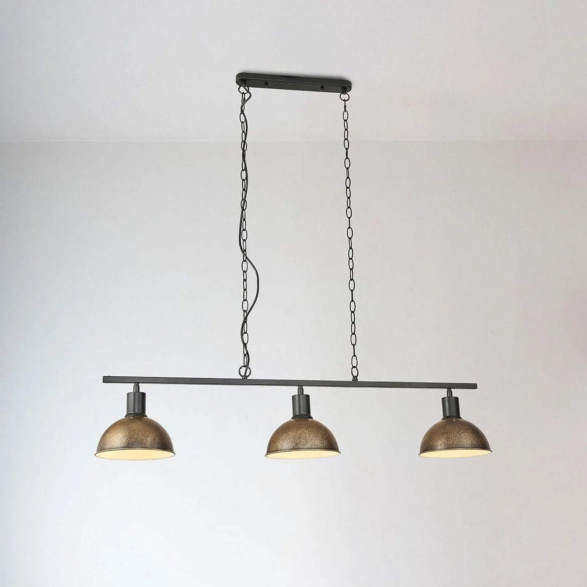 Viseca lampa Larkin crna
