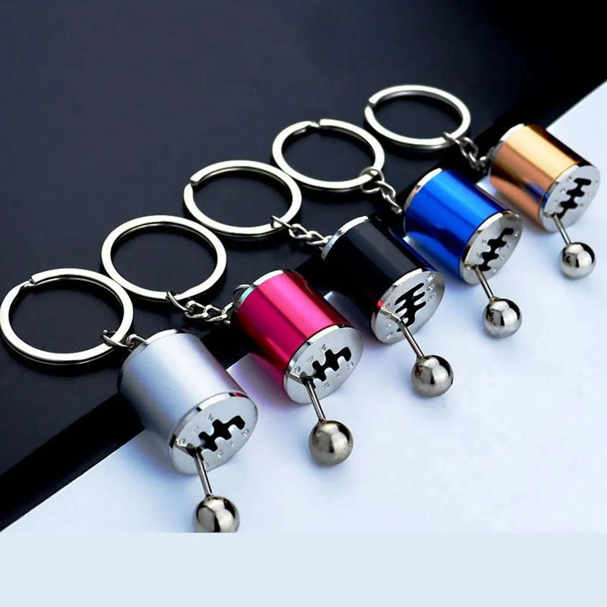 888 CAR ACCESSORIES Privezak menjač srebrni