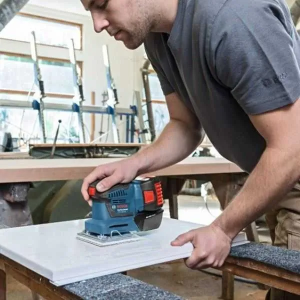 BOSCH Akumulatorska vibraciona brusilica-šlajferica GSS 18V-10 Solo, bez baterije i punjača