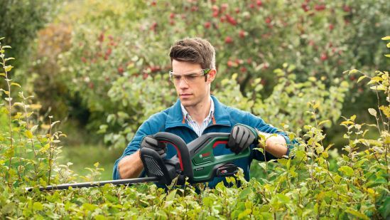 BOSCH Akumulatorske makaze za živu ogradu UniversalHedgeCut 18V-55/ 1x2/5Ah