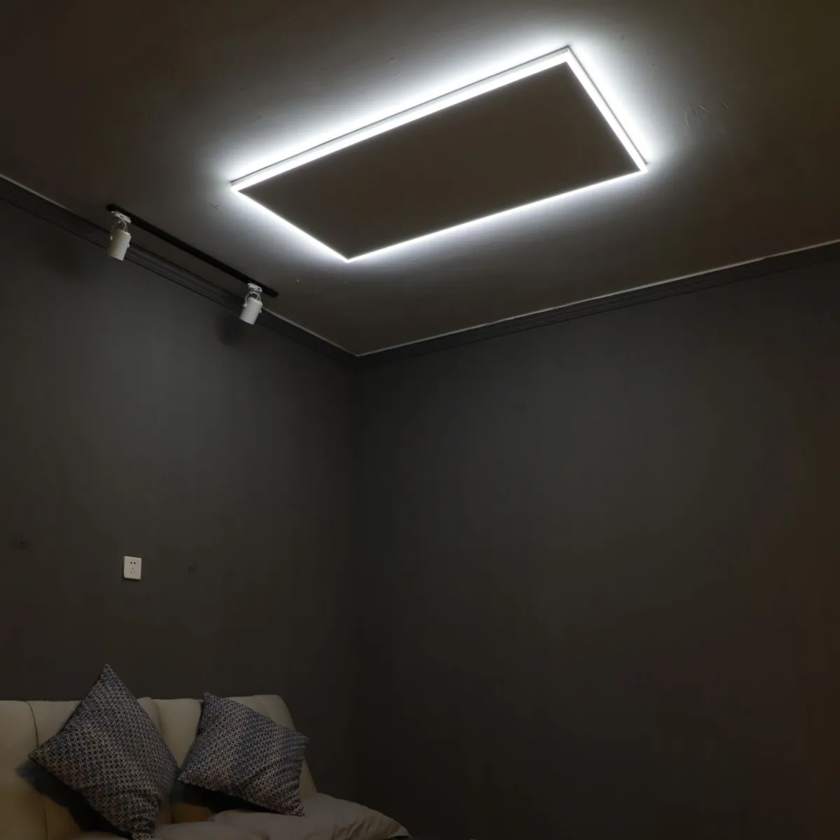 KMB HEAT solutions IC panel HH 800W plafonski sa LED osvetljenjem i termostatom