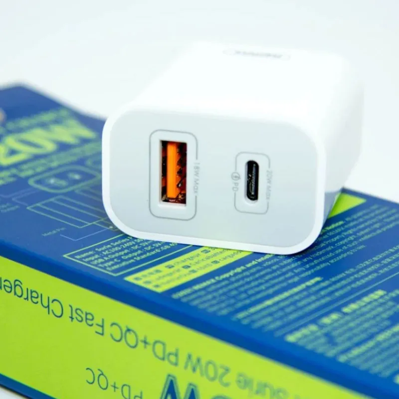 Kućni punjač Remax RP-U68 USB-A USB-C PD20W beli