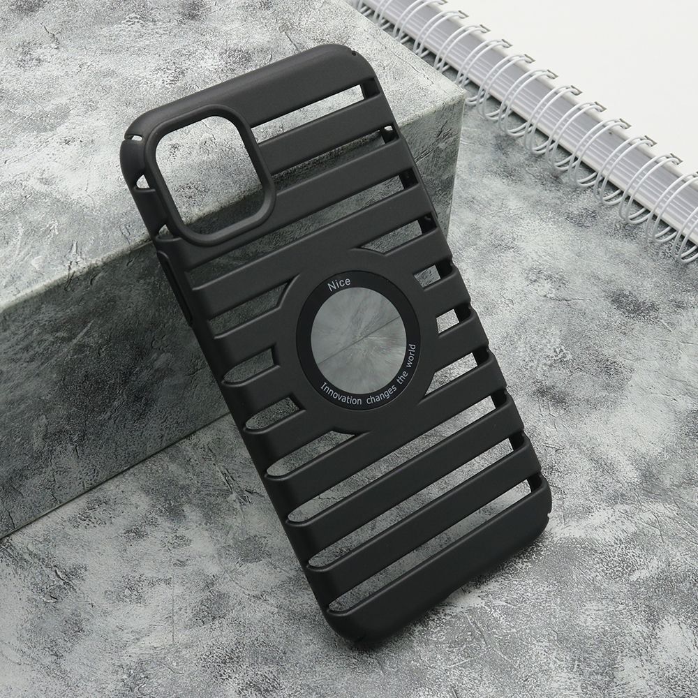Maska LINES LOGO CUT za iPhone 11/ crna