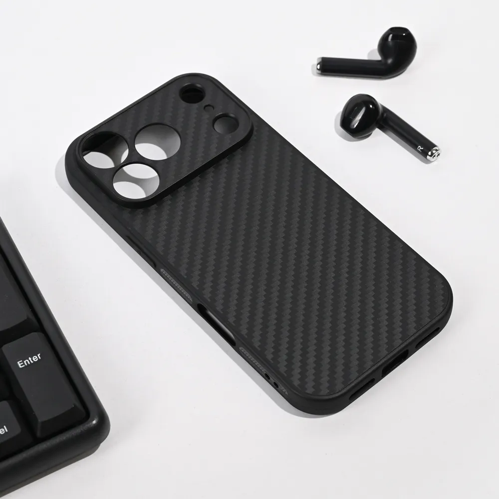 Maska za iPhone 17 Pro 6.3 crna Carbon fiber