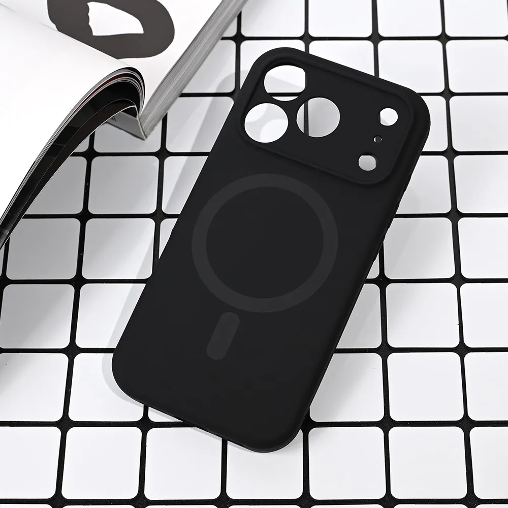 Maska za iPhone 17 Pro 6.3 crna Magsafe Pure color