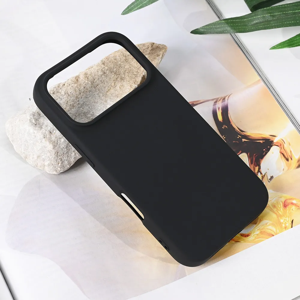 Maska za iPhone 17 Pro 6.3 crna Teracell Soft Velvet