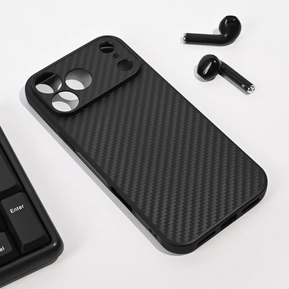 Maska za iPhone 17 Pro Max 6.9 crna Carbon fiber