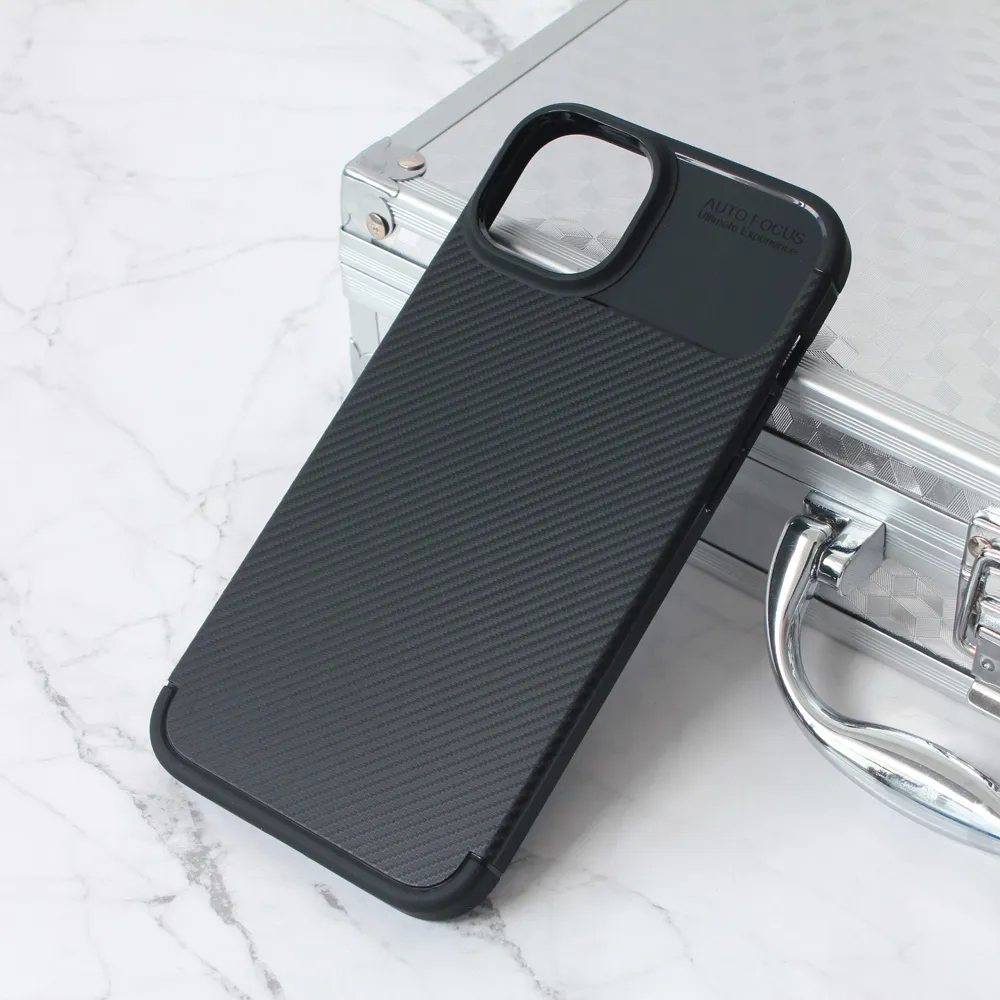 Torbica Defender Carbon za iPhone 15 Plus 6.7 crna