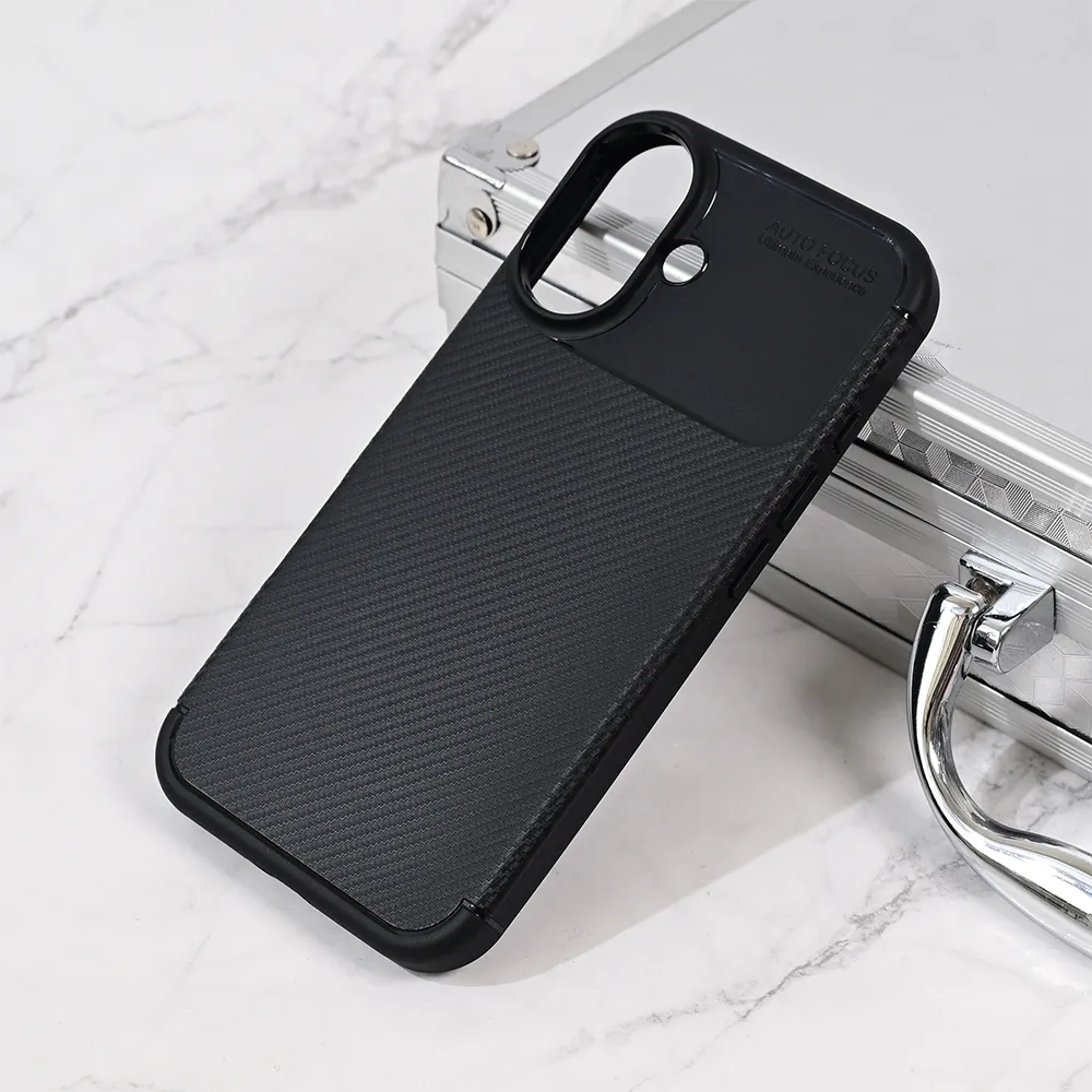 Torbica Defender Carbon za iPhone 16 6.1 crna