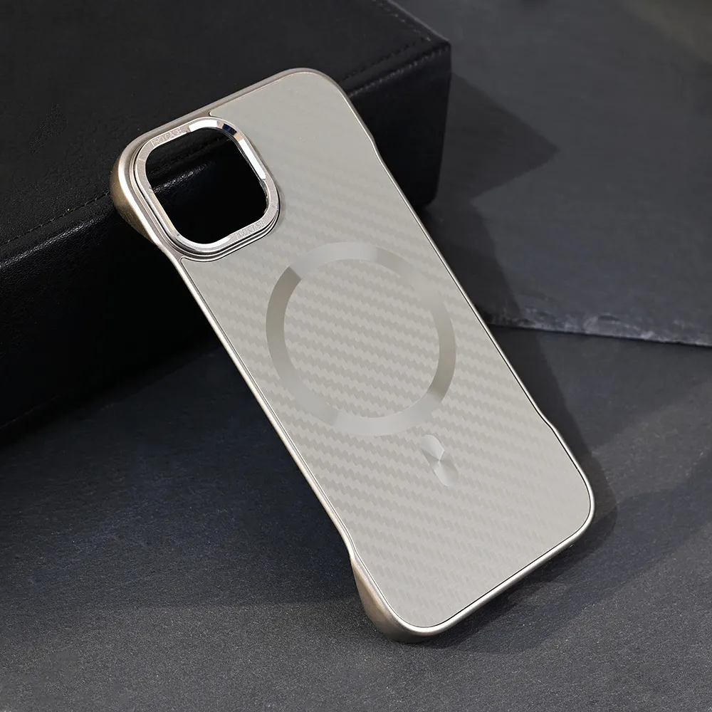 Torbica Magsafe Carbon za iPhone 15 6.1 siva