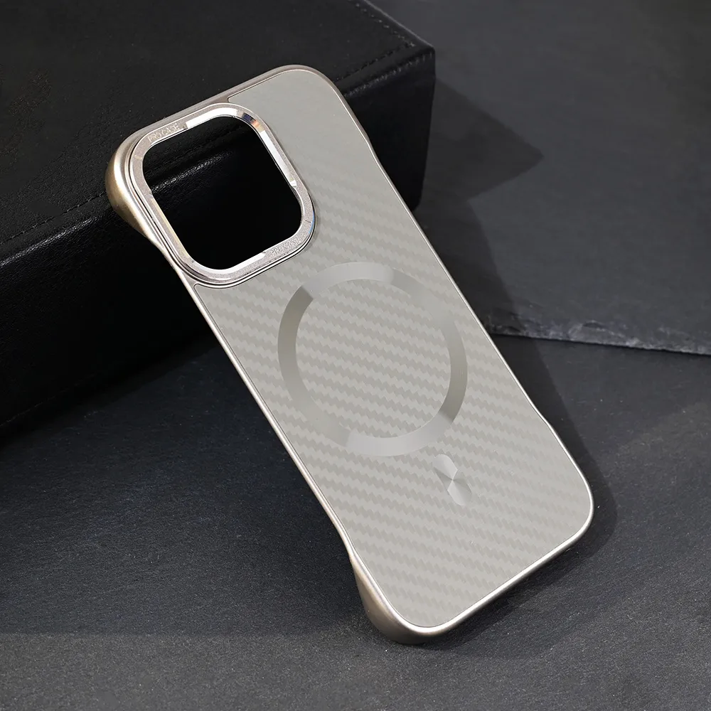 Torbica Magsafe Carbon za iPhone 16 Pro 6.3 siva