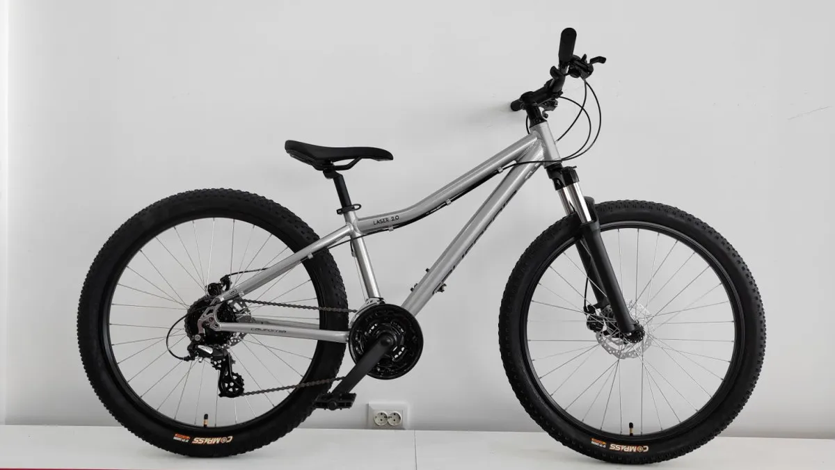 ULTRA Bicikl 26 CALIFORNIA - LASER Silver 350mm