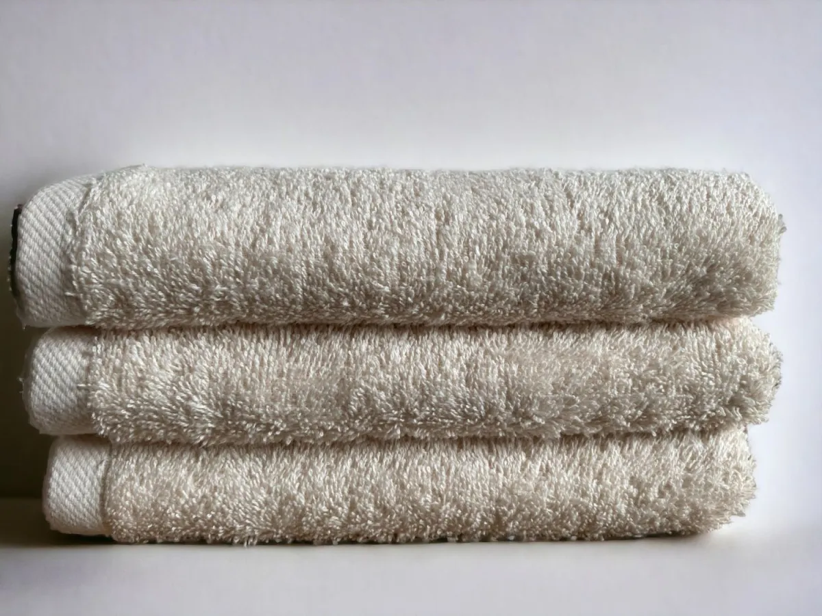 VIKTORIJA Peškir Indy 70x130cm glat 400g/m2 bež
