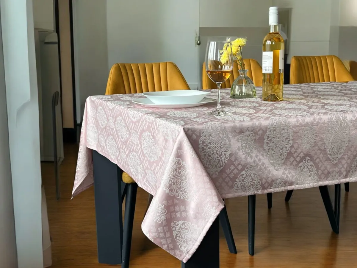 VIKTORIJA Stolnjak Kitchen Nova 150x220cm Roze boja A13