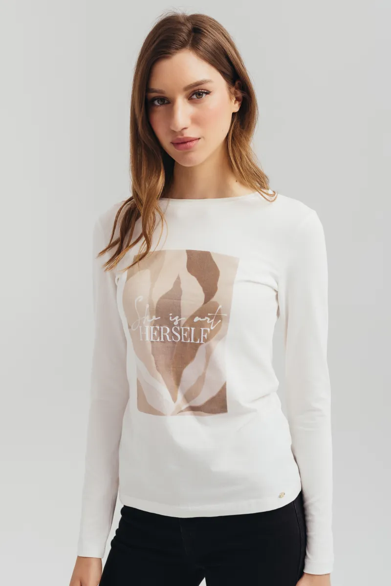 Bela majica sa printom i natpisom