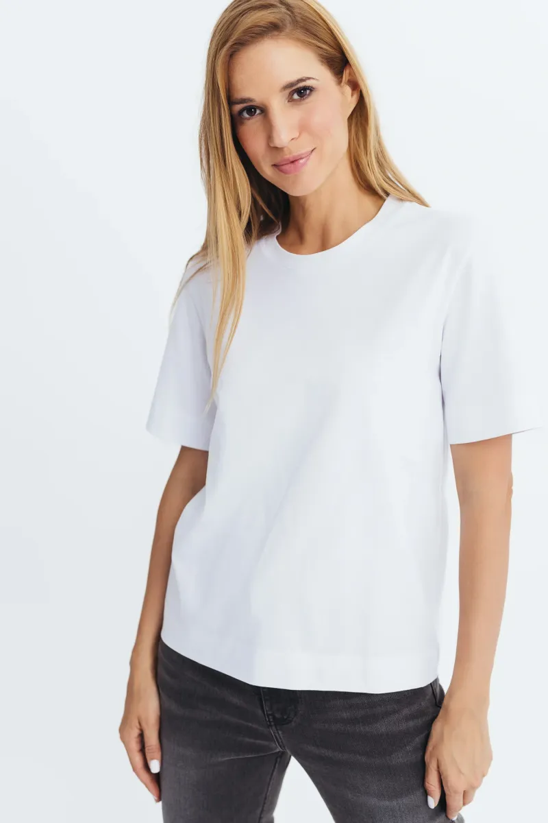 Bela pamučna majica klasičnog kroja