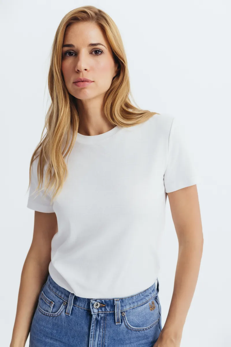 Bela pamučna majica strukiranog kroja