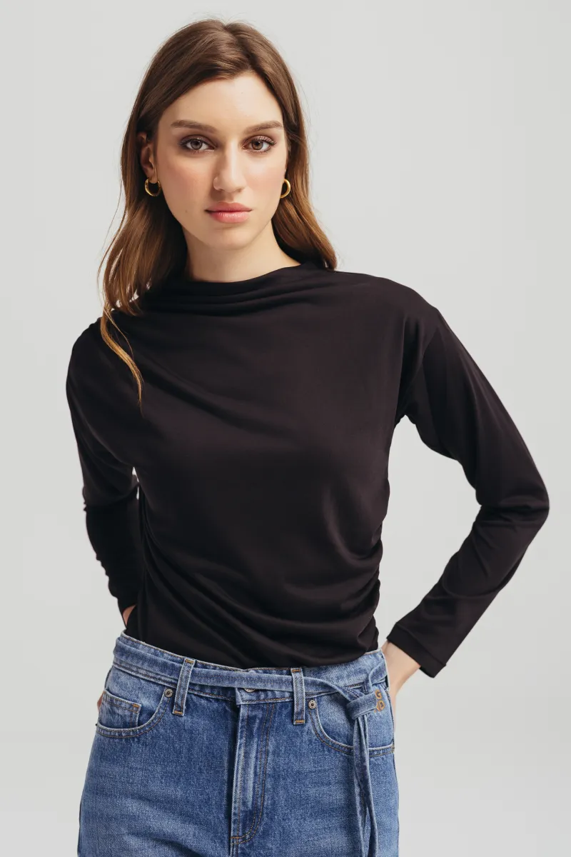 Crna majica sa nabiranjem