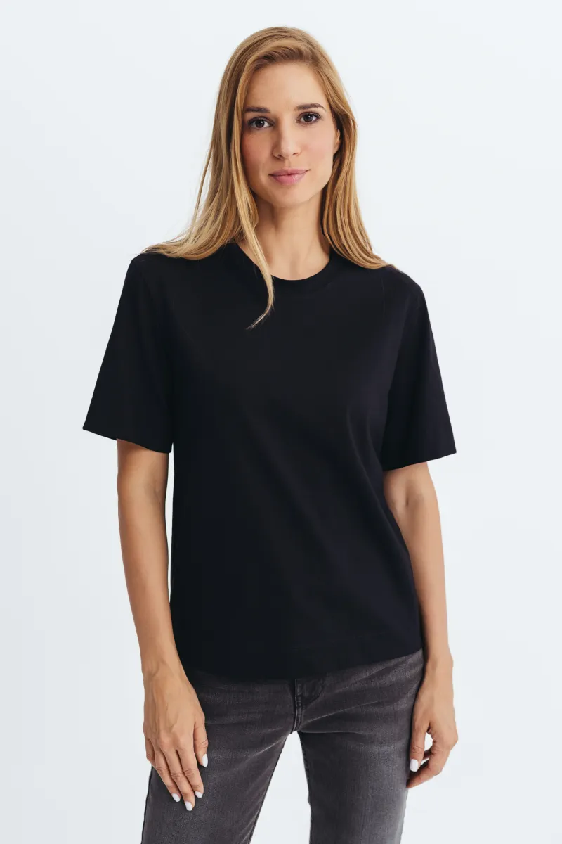 Crna pamučna majica klasičnog kroja