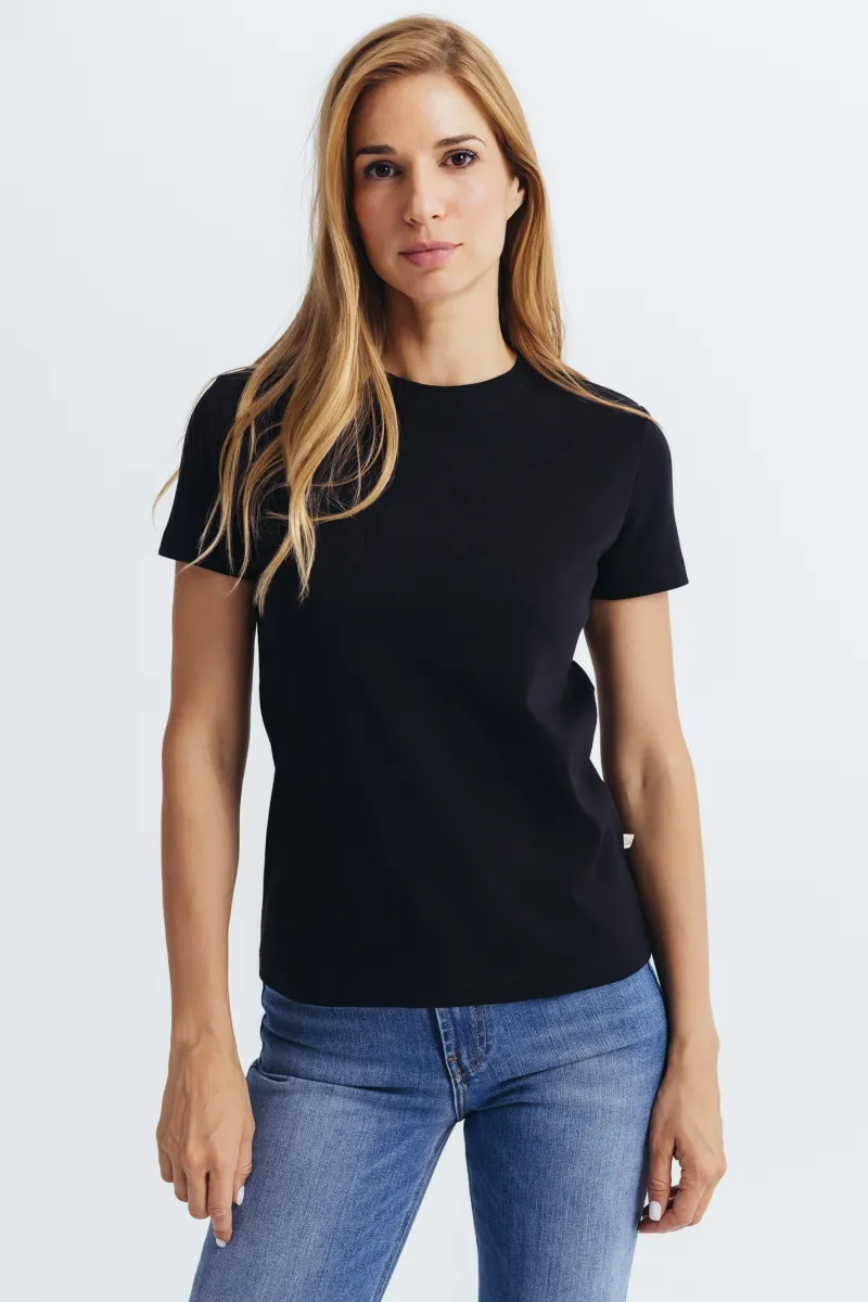 Crna pamučna majica strukiranog kroja