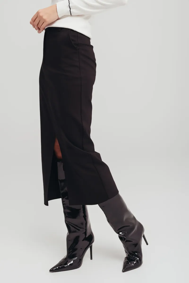 Crna  suknja midi dužine sa prorezom