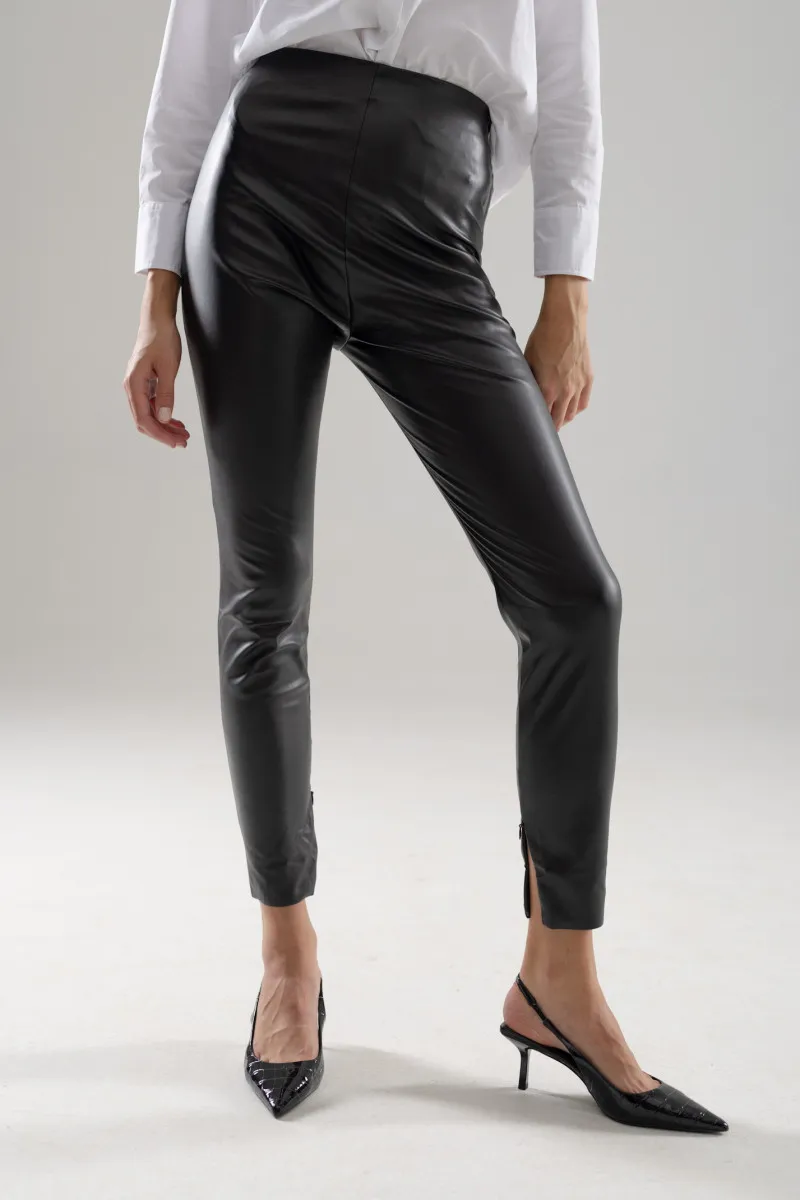 Crne pantalone od veštačke kože