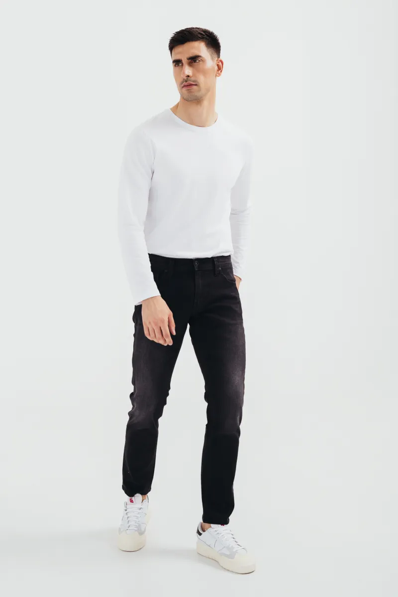 Crne slim tapered farmerke niskog struka -model 106