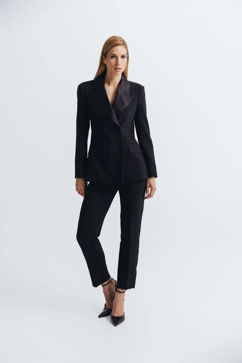 Crni strukirani sako sa satenskim reverima