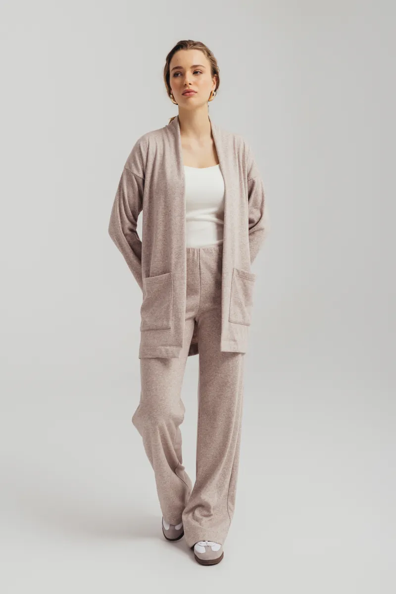 Donji deo ženske trenerke u bež nijansi