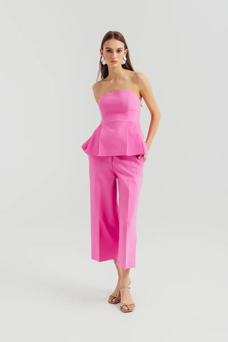 Elegantni roze top bez bretela sa naglašenim strukom