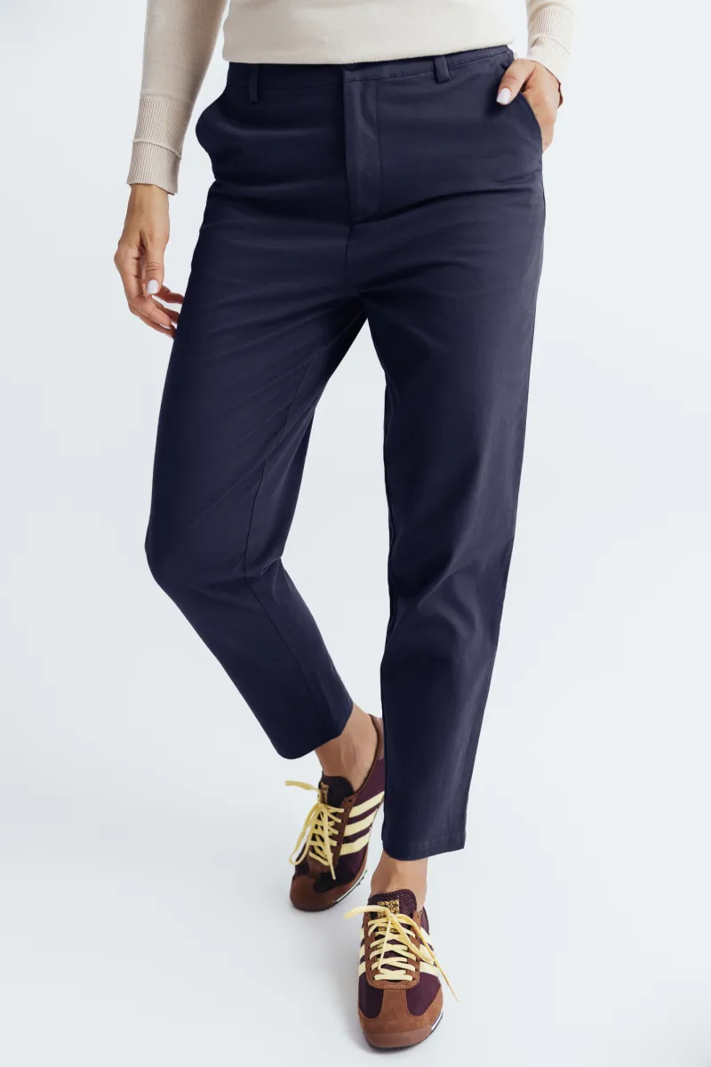 Ženske chino pantalone sa cropped nogavicama