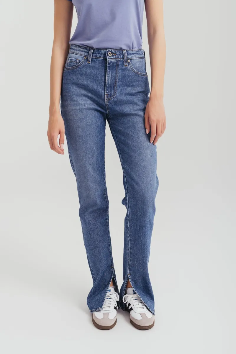 Ženske slim fit farmerice sa visokim strukom i modernim prorezom na nogavicama -model 225