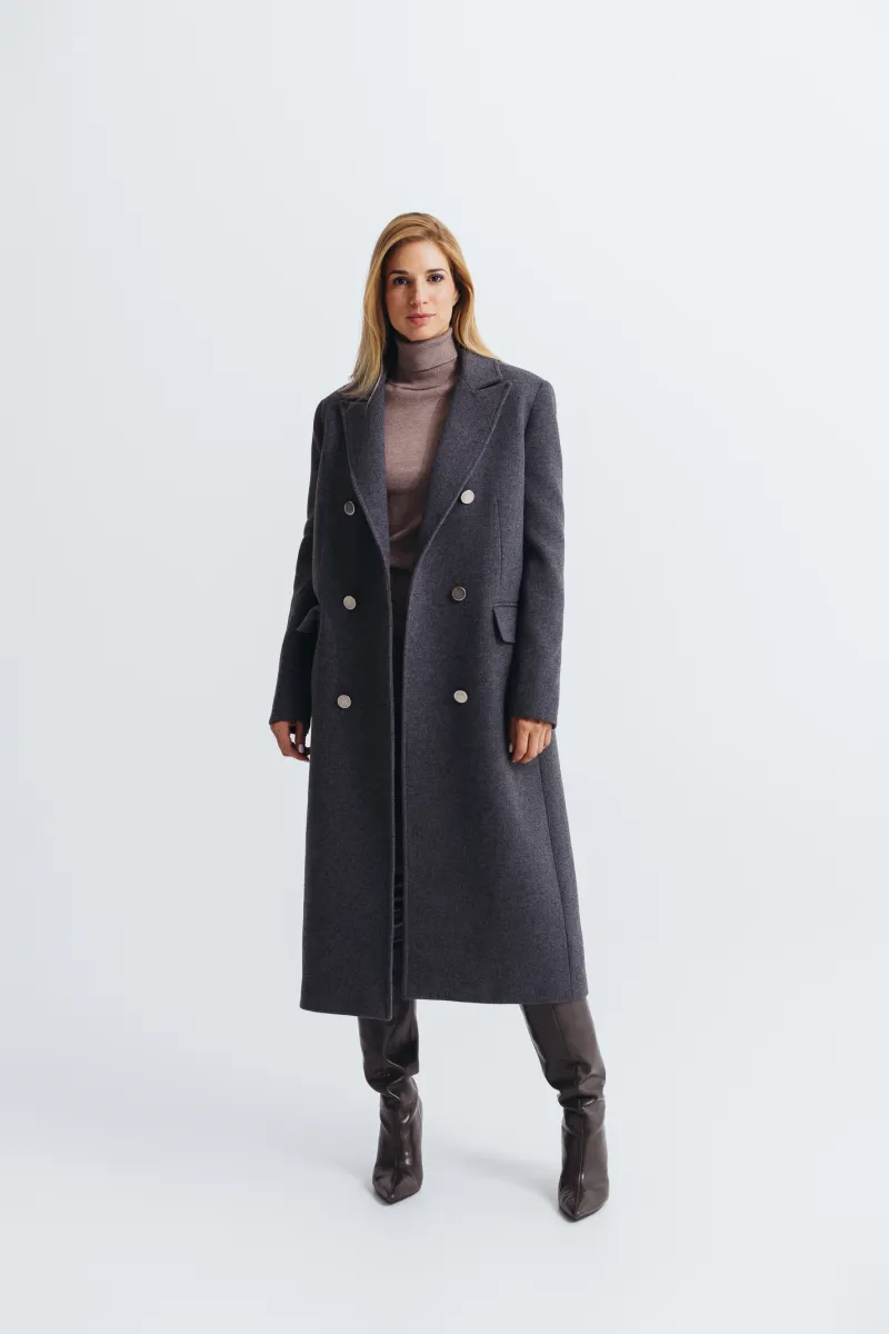 Ženski sivi kaput sa duplim kopčanjem