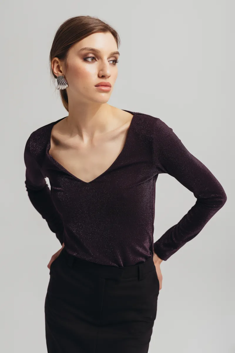 Ljubičasta majica sa diskretnim sjajem