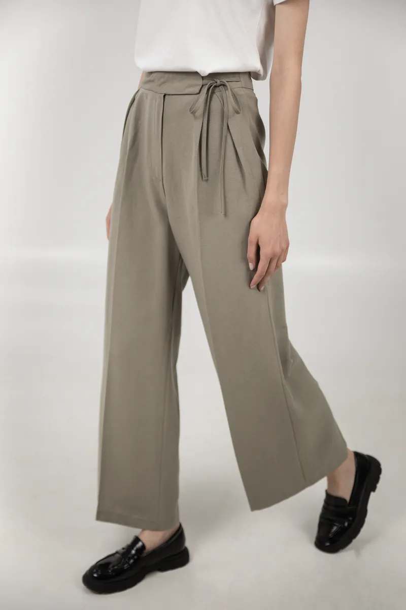 Maslinasto zelene pantalone na vezivanje