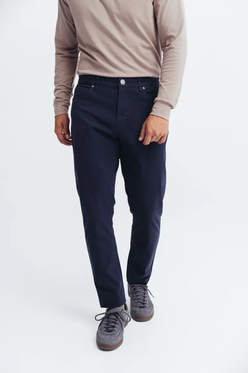 Muške chino pantalone teget boje