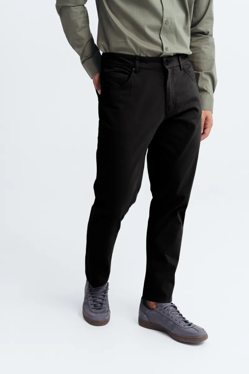 Muške crne pantalone ravnog kroja