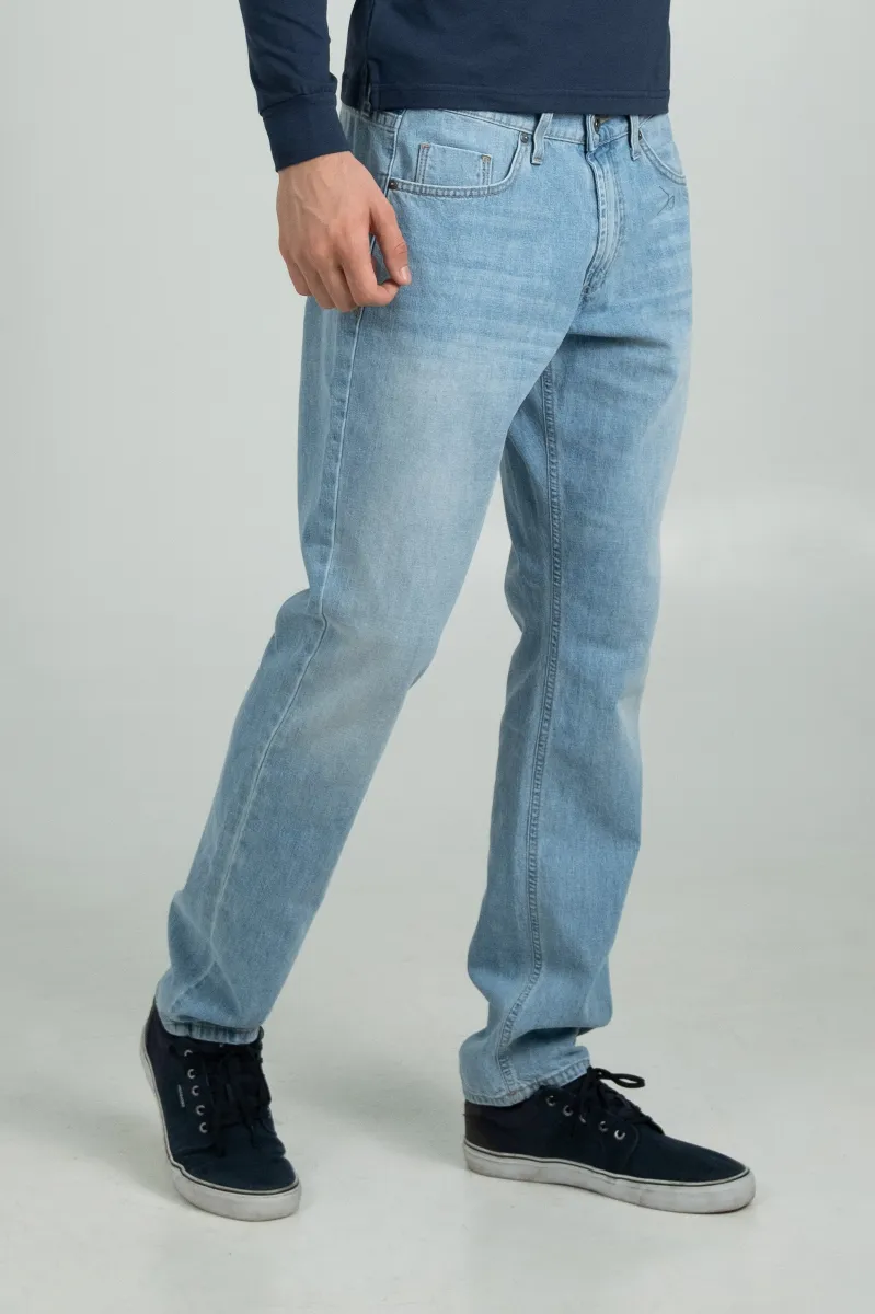 Muške svetlo plave regular fit farmerke sa srednjim strukom i ravnim nogavicama -model 109
