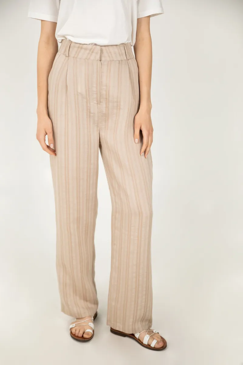 Pantalone ravnog kroja na pruge