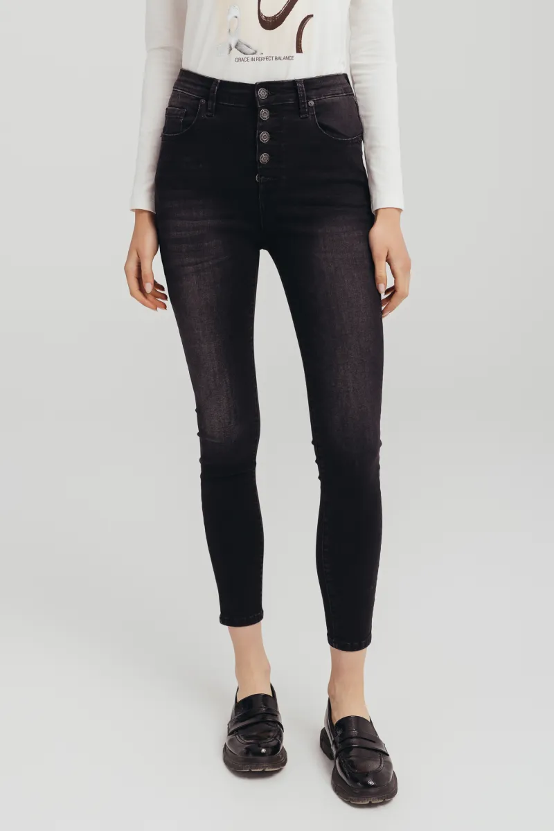 Skinny farmerke sa dugmićima i super skinny nogavicama-model 222