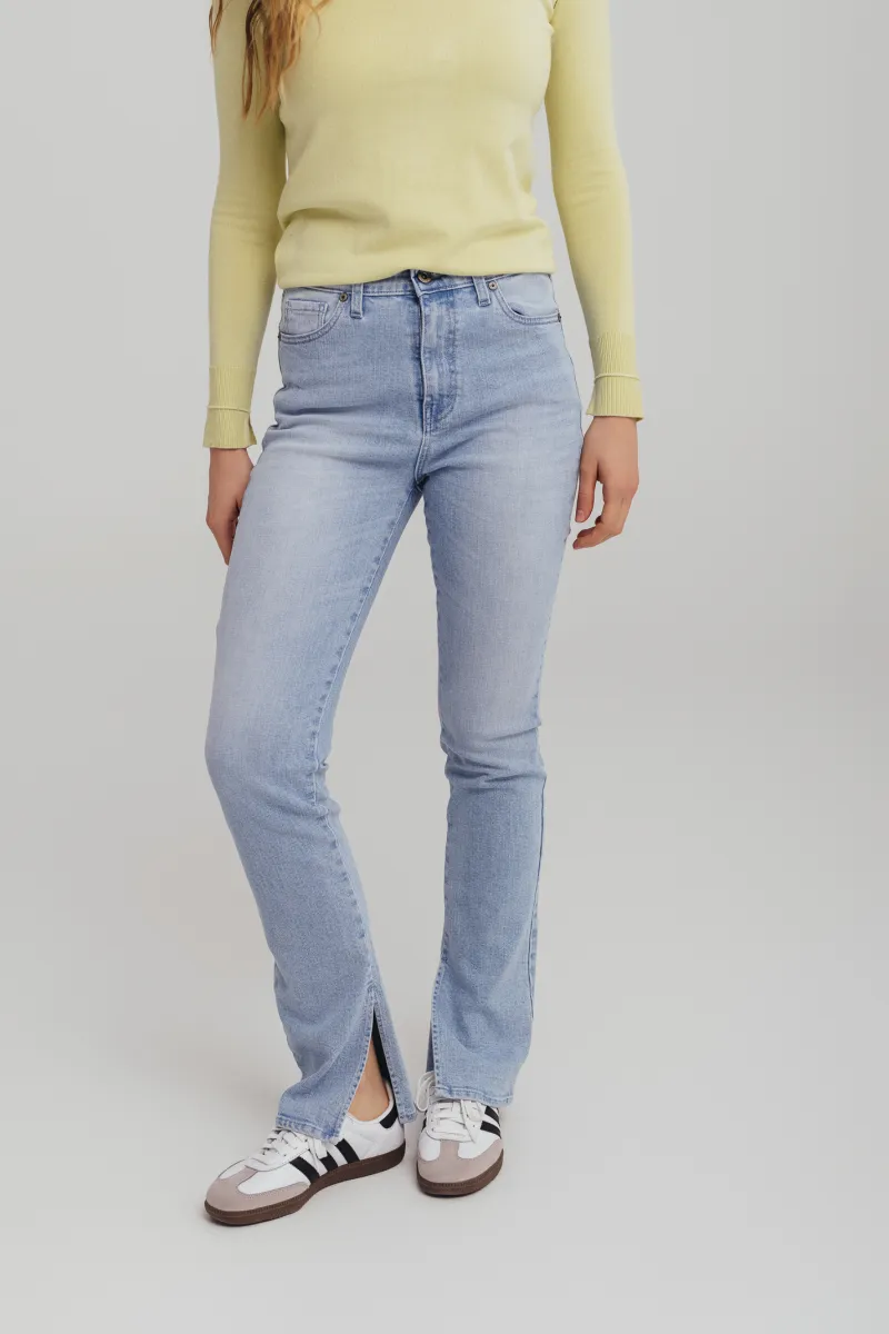 Svetle slim fit ženske farmerke visokog struka sa razrezom na nogavicama -model 225