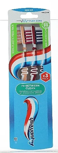 Aquafresh In Between Clean Medium Set četkica za zube, tamnoplava + bež + tamnocrvena
