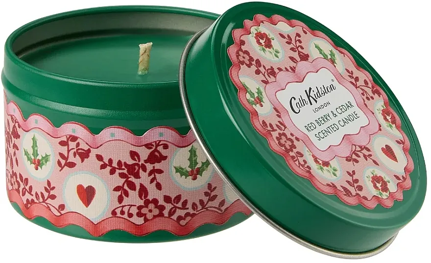 Cath Kidston The Christmas Journey Red Berry &amp; Cedar Scented Candle in Tin Mirisna sveća