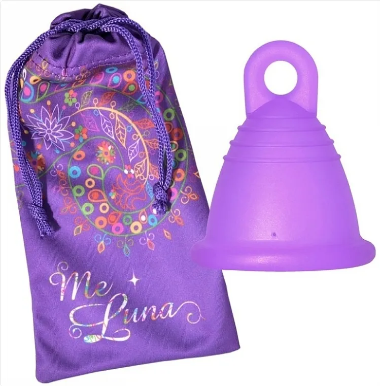 Me Luna Classic Shorty Menstrual Cup Ring Menstrualna čašica s petlicom, veličina S, ljubičasta