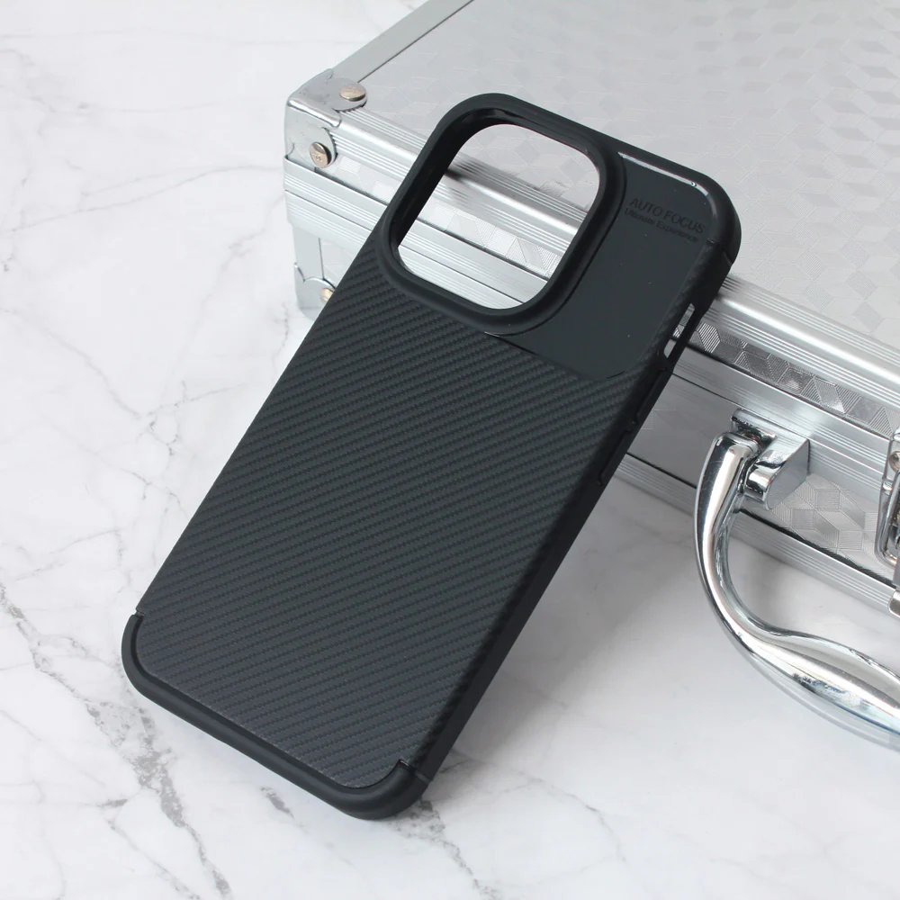Torbica Defender Carbon za iPhone 15 Pro 6.1